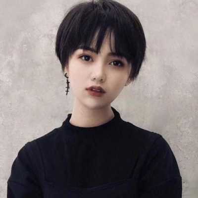 我的头发短(3、4厘米长)，碎发剪啥样好看呢?该怎样和理发师说呢,脸短剪什么发型好看