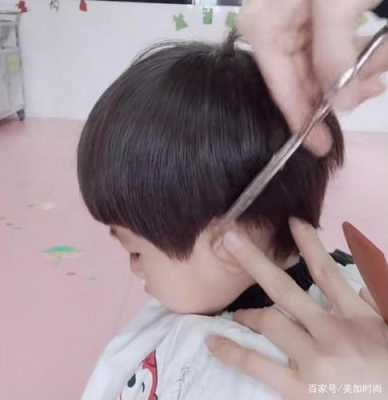 小女孩的蘑菇头怎么剪（儿童发型蘑菇头怎样剪）