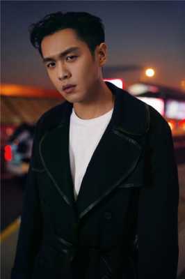 脸长男生剪什么刘海好看,张若昀的发型该怎么剪好看