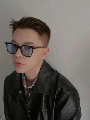 菱形脸适合什么发（菱形脸适合什么发型男）