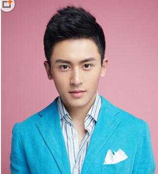 男生圆脸什么发型（介绍几款适合圆脸男生的发型）