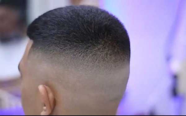 小平头怎么剪视频教程（小平头怎么剪视频教程男孩）