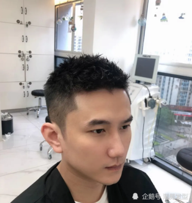剪什么发型好看男（剪什么发型好看男）