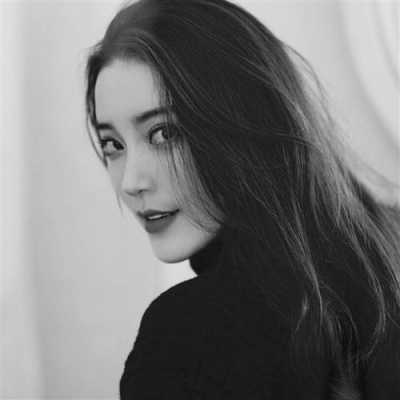 女生染什么色好看（40岁女的染黑色好看还是栗子色好）