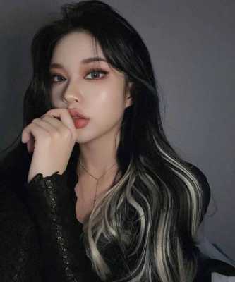女生染什么色好看（40岁女的染黑色好看还是栗子色好）