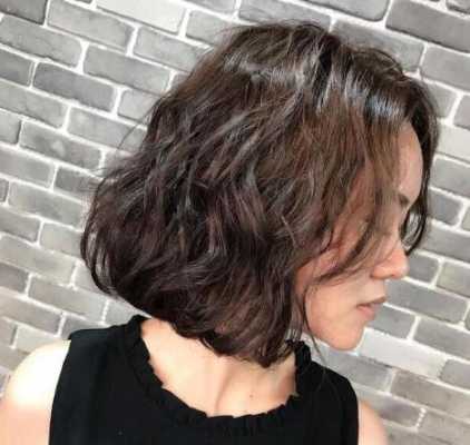 短发怎么做水波纹发型（什么样的短发比较好看）