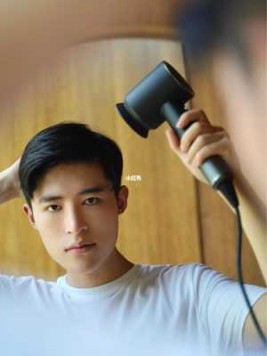 吹风机怎么吹头发蓬松（吹风机怎么吹头发蓬松男）