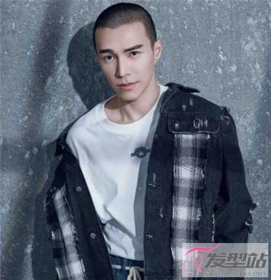 圆寸两边怎么剪好看（寸头长了两侧怎么修剪）